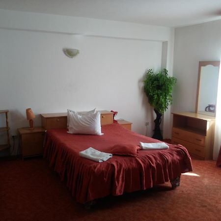 Riviera Valceana Bed & Breakfast Râmnicu Vâlcea Exterior foto
