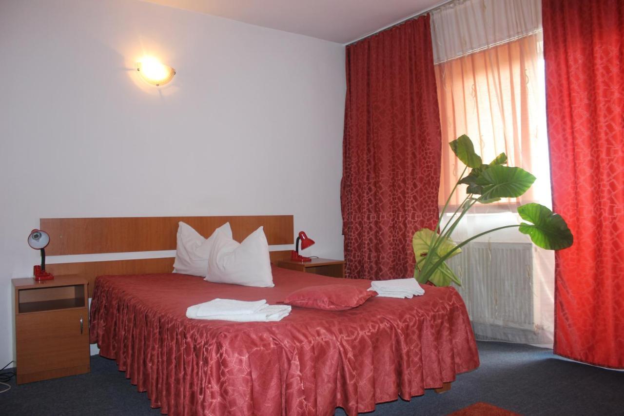Riviera Valceana Bed & Breakfast Râmnicu Vâlcea Exterior foto