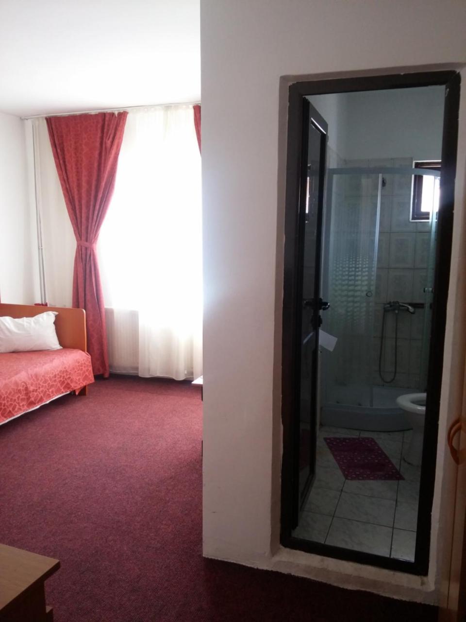 Riviera Valceana Bed & Breakfast Râmnicu Vâlcea Exterior foto