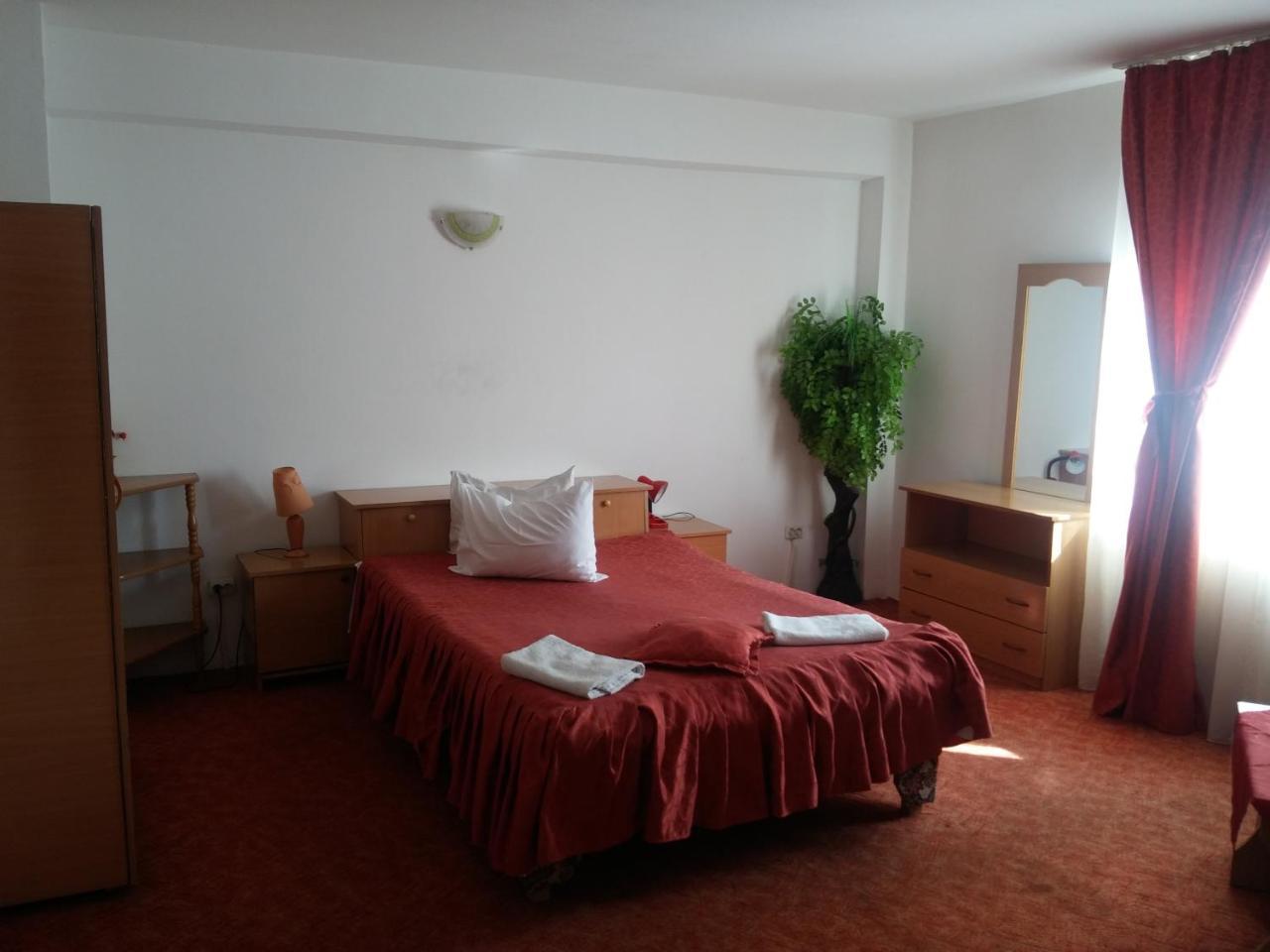 Riviera Valceana Bed & Breakfast Râmnicu Vâlcea Exterior foto