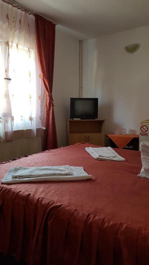 Riviera Valceana Bed & Breakfast Râmnicu Vâlcea Exterior foto