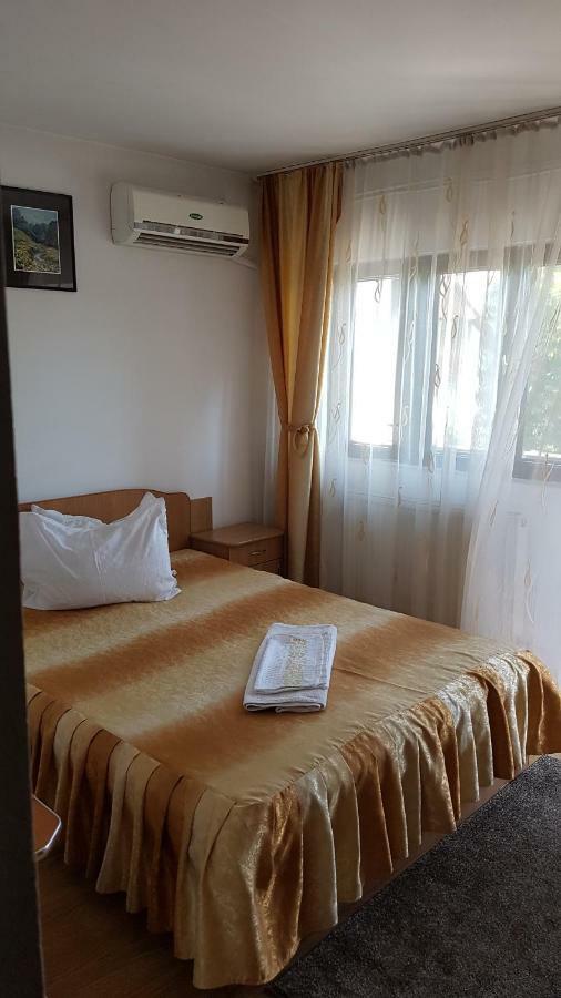 Riviera Valceana Bed & Breakfast Râmnicu Vâlcea Exterior foto